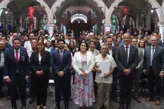 “No se trata sólo de un documento legal, es un acto de amor y responsabilidad hacia nuestras familias. Es dejar claro nuestro deseo sobre el destino de nuestro patrimonio para que, cuando ya no estemos, nuestros seres queridos tengan certeza, paz y unidad”, aseguró durante el evento que se realizó en el Palacio de Gobierno.