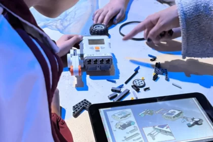 Luis Enrique Gutiérrez Reynoso, director general del Instituto de Educación de Aguascalientes (IEA), reconoció el esfuerzo de las y los estudiantes, y destacó que este tipo de logros son posibles gracias al impulso de la gobernadora Tere Jiménez.