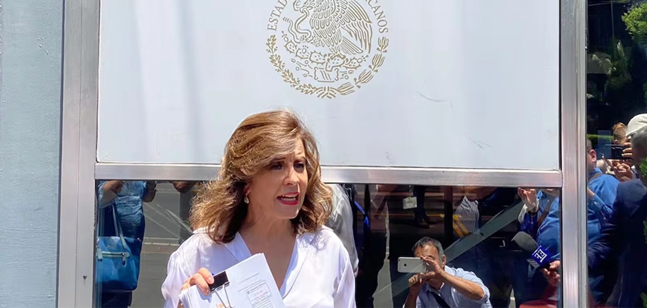 Diputada acusada de traición eludió a la prensa