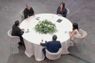 Periodistas dialogan con Tere Jiménez sobre salud, seguridad y obra pública en su Tercer Informe. Foto: JLMNoticias / Especial / Gobierno del Estado de Aguascalientes.