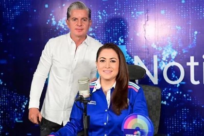 Tocante a irse a una embajada al término de su gestión, dijo que hay diferentes tipos de políticos, los que quieren servir y los que entregan su dignidad.