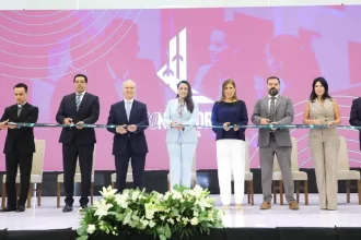 “Las micro, pequeñas y medianas empresas son las que mantienen viva la economía de Aguascalientes y las que ponen en alto nuestro estado a nivel nacional e internacional; nuestros empresarios representan soluciones para Aguascalientes y son muestra de lucha, de talento, de coraje y de renovación”
