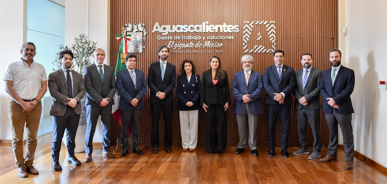 “Cuenten conmigo para que su empresa siga creciendo; sabemos de la trayectoria de Sabropollo y de las importantes aportaciones que hace a la economía del estado. Por nuestra parte, continuaremos trabajando para generar las condiciones que ustedes necesitan para que les vaya bien, como crear infraestructura y fortalecer la seguridad”, les dijo Tere Jiménez.