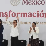 “Por primera vez, México tiene una presidenta y Aguascalientes una gobernadora. Compartimos la alta responsabilidad de encabezar un cambio y ser parte de una historia que aún se está escribiendo. A ambas nos impulsa un compromiso auténtico y profundo para trabajar por la gente y lograr que todas las personas vivan mejor. La felicitamos por su primer informe, pues su presencia es una oportunidad para consolidar la unidad nacional; reconocemos en su visita un mensaje de diálogo y colaboración para caminar juntas con amor a nuestro país y con resultados reales para la ciudadanía”