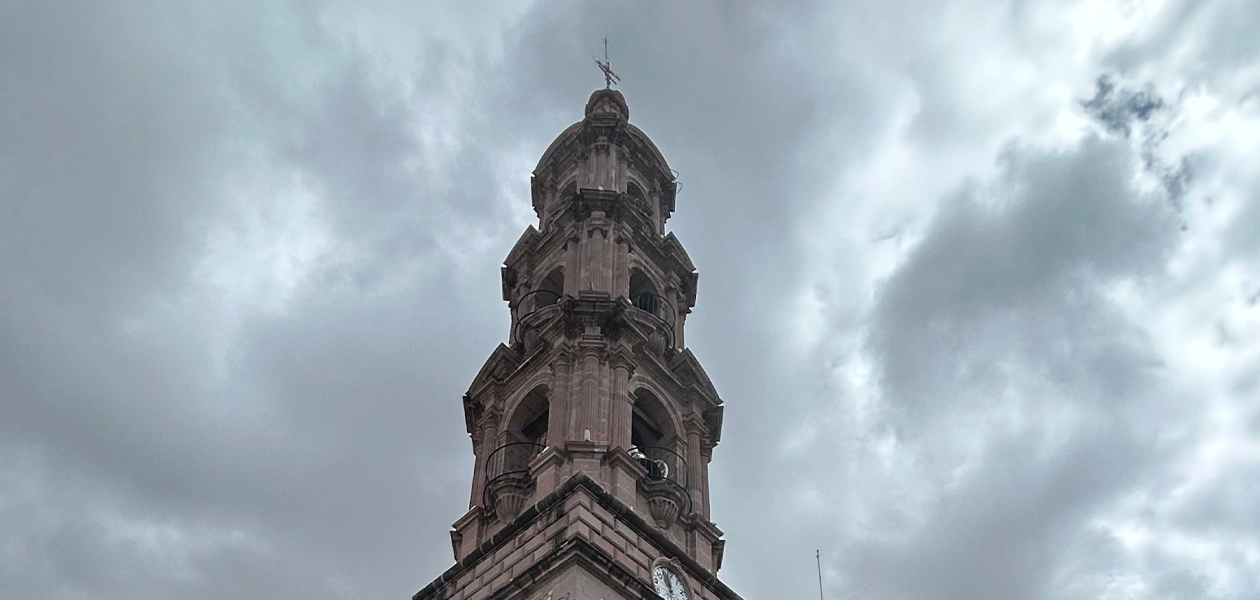 Repica las campanas cada 15 minutos, lo que consideran excesivo