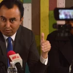 “El abogado electoral es una persona y el vocero del Frente por la Familia es otra persona. El abogado es un prestador de servicios profesionales que se encarga de ganar litigios en materia electoral, pero esa persona no está aquí ahorita. Aquí estoy como vocero del Frente y lo otro es mi actividad profesional”.