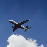 La aeronave, que hacía un vuelo de prueba, cayó en picada, lo que le costó la vida a dos pilotos y un ingeniero.