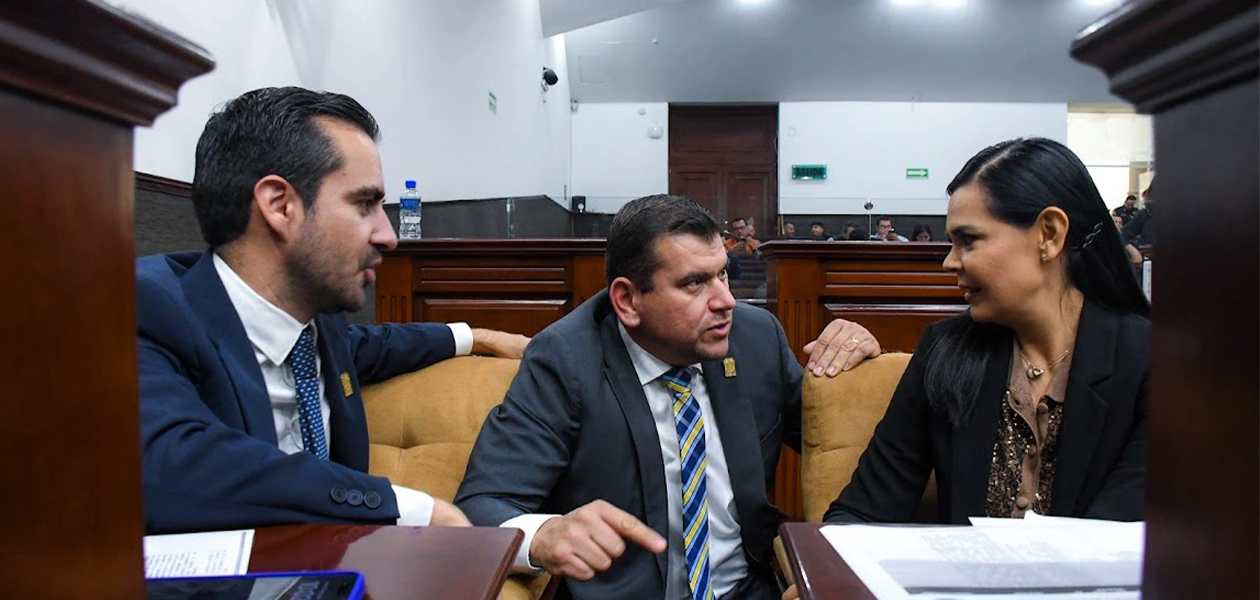 El diputado del PAN, Adán Valdivia López es quien ha presentado 90 iniciativas de ley, siendo hasta ahora el más productivo