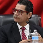 “Si hubiera esa situación y si se acredita que existe una situación de esa naturaleza, por supuesto que esa sería la sanción”.