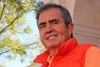 “De momento creo que están un poco lejos las definiciones de las candidaturas por el PRI. Yo vivo aquí en Aguascalientes, amo a Aguascalientes profundamente y siempre estaré como un soldado más puesto para lo que se tenga que hacer, de manera que en su momento ya veremos”, mencionó en la clásica de los políticos de ni me encarto, ni me descarto.