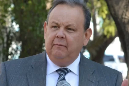 “Jefes y directivos están avisando con mucho tiempo”, indicó, ya que el cierre se realizará hasta el 31 de mayo del 2026, dando oportunidad para que los proveedores de la planta realicen su programación de pagos.