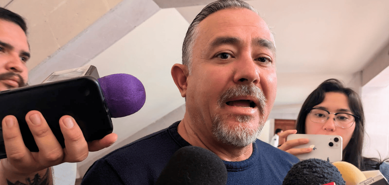 Señaló que en conjunto con la Policía Municipal, se trabaja para prevenir que este tipo de objetos lleguen a manos de menores y que sean utilizados en riñas.