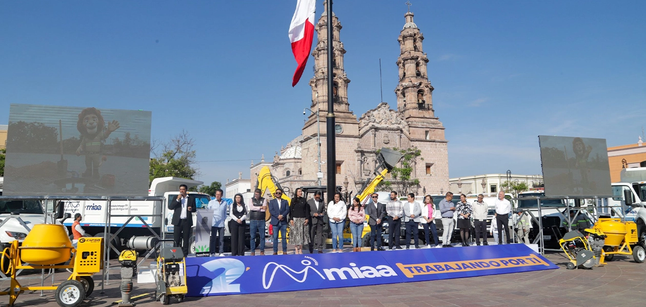 Se invirtieron 87 millones de pesos en camionetas de 4 toneladas, grúas equipadas, una retroexcavadora con remolque, un camión para desazolves, otros vehículos y equipo especializado.