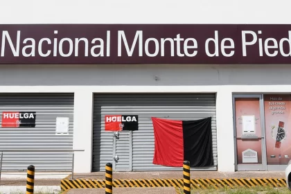 Matriz y sucursales del Monte de Piedad amanecieron con banderas rojinegras