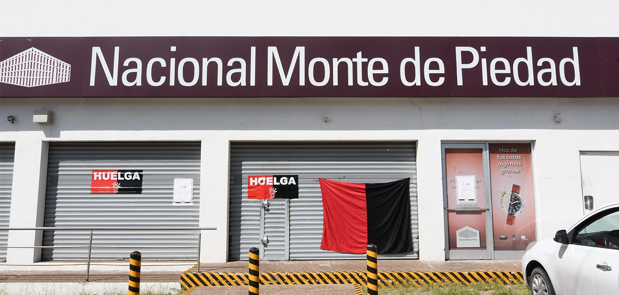 Matriz y sucursales del Monte de Piedad amanecieron con banderas rojinegras