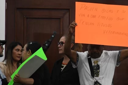 Las inconformes alzaron la voz para recordarle a la dirigente del Verde las promesas que les hizo cuando estaba en campaña electoral, “ella no se ha acercado con nosotras, no hay dialogo y desgraciadamente tenemos que venir a hacer esto”