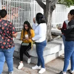 “No se nos aviso, nuestros mismo hijos nos tuvieron que decir que ya no tenían maestra, la directora a nosotros no nos tomó en cuenta para nada”, dijeron los padres de familia.