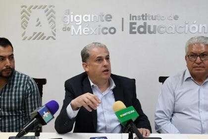 Las lluvias torrenciales y las inundaciones también dañaron escuelas