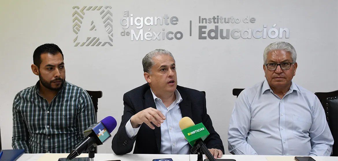 Las lluvias torrenciales y las inundaciones también dañaron escuelas