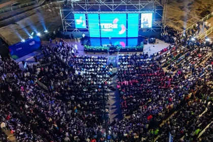 En un diálogo con los jóvenes, reafirmó el compromiso de construir un Estado con más oportunidades, seguridad y progreso para las nuevas generaciones