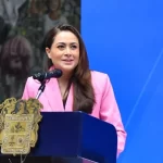 “Les vengo a hablar con el corazón, cada que estoy con ustedes me recuerdan mi vida de niña, pues crecí con maestros; recuerdo cuando a mi mamá le dieron un premio por ser una de las mejores docentes y se me quedó muy grabado porque esto nos hace ser mejores y es el rompecabezas que arma nuestra toma de decisiones”