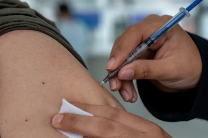 Más de 566 mil dosis se aplicarán a personas de los grupos de riesgo