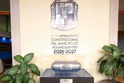 Leo Montañez destacó que este acto simboliza la continuidad de la identidad aguascalentense a lo largo de 450 años, “el sellado de esta cápsula del tiempo será un legado histórico para las siguientes generaciones, que además viene a contribuir a la cohesión social de nuestro municipio”.