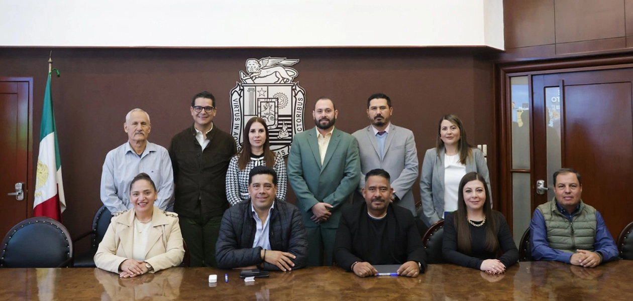 Leo Montañez, firmó un convenio de colaboración con Braulio Paredes Martínez, director estatal del CONALEP Aguascalientes.