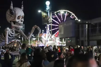 Prueba de ello es que con un gran éxito y saldo blanco concluyó el Festival Cultural de Calaveras 2025, que este año se renovó para retomar las tradiciones y ofrecer a locales y visitantes una experiencia más cercana a las raíces de Aguascalientes.