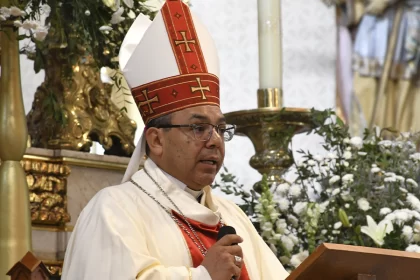 Llama Obispo a orar por bloqueo de transportistas