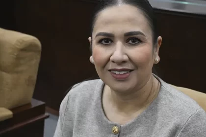 La diputada solamente apuntó en decir que desea que el proceso salga bien y reiteró que ella no dará su opinión acerca de que si no se debe respetar el voto de la mayoría de los estudiantes.