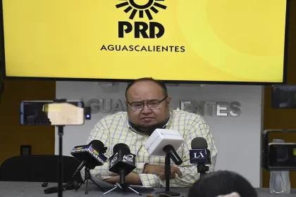 En este sentido dijo que la clase política es señalada porque trabaja poco y cuando debe de hacerlo, no cumple con sus responsabilidades.