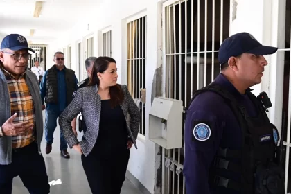 La gobernadora garantizó a las personas privadas de su libertad y sus familias el respeto absoluto a sus derechos humanos, así como condiciones dignas durante su estancia en el CERESO.