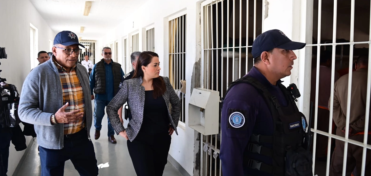 La gobernadora garantizó a las personas privadas de su libertad y sus familias el respeto absoluto a sus derechos humanos, así como condiciones dignas durante su estancia en el CERESO.