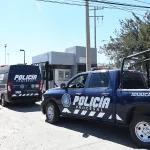 Familiares de reos bloquean carretera exigiendo información