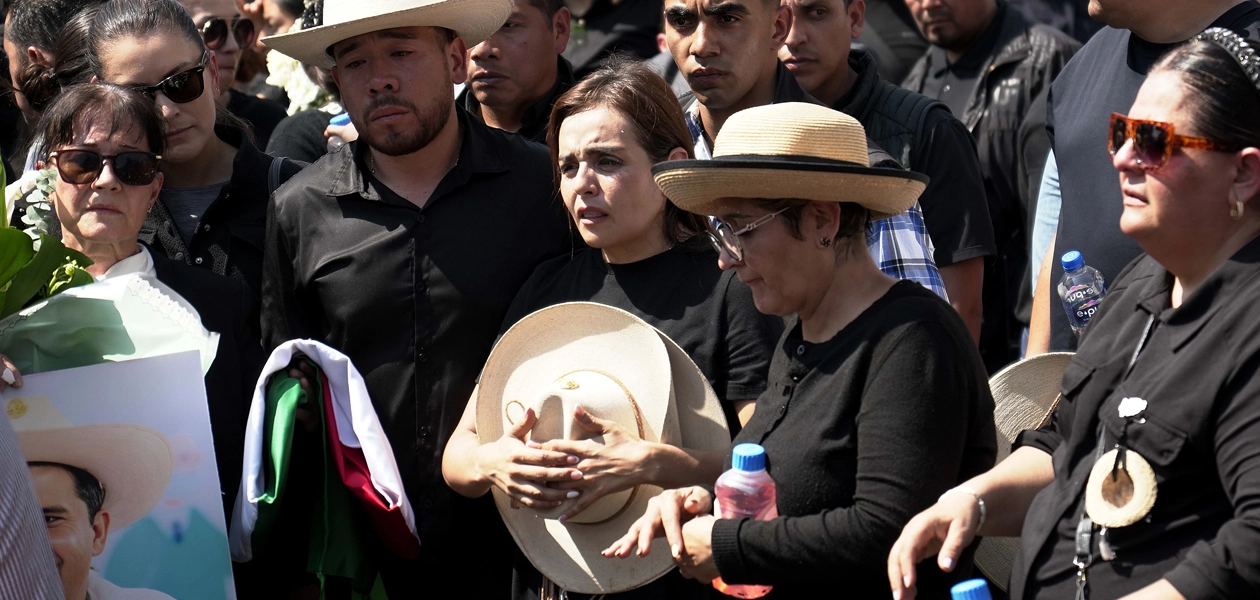 esposadecarlosmanzoenfuneral