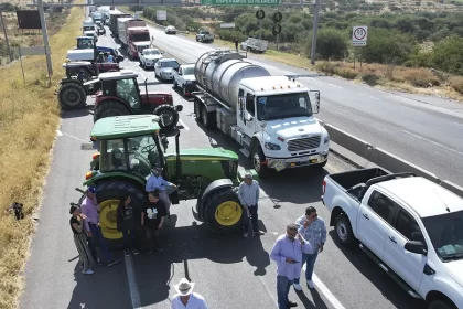 Productores vuelven a salir a las calles y realizan bloqueos parciales