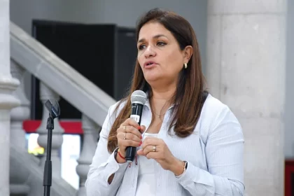 “Yo no soy intolerante ante los gritos y las críticas, pero también hay que esperar a que trabaje y ya después hacer algún señalamiento al respecto”.