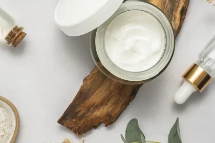 Verificadores aseguran lote de 1,628 “cremas faciales”