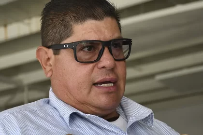 “Hay que empezar a sancionar por los excesos de velocidad o porque rebasan en línea continua; la autoridad está para prevenir, no para reaccionar después”, apuntó José Luis Guillén.