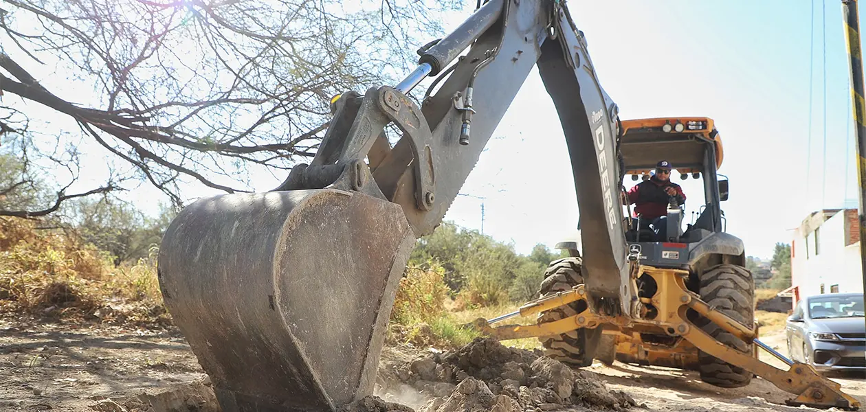 Alcalde César Medina cumple compromisos