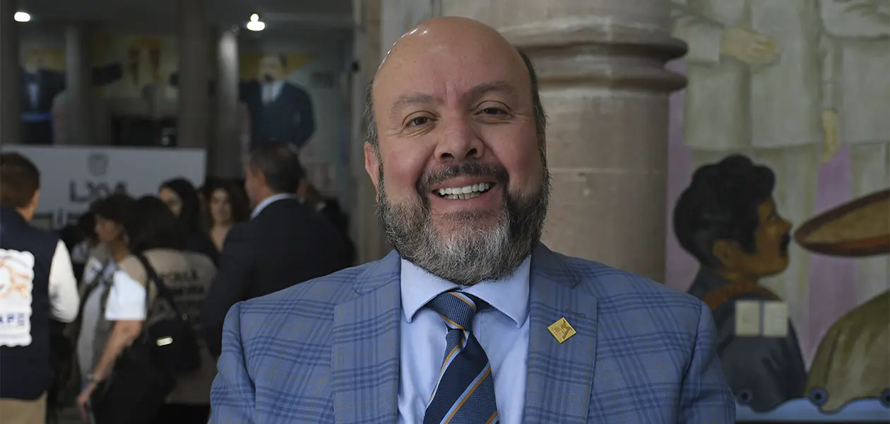 Dejó en claro que no existe conflicto con los comerciantes ambulantes, sino que se les debe buscar otras oportunidades y que el piso sea parejo para todos.