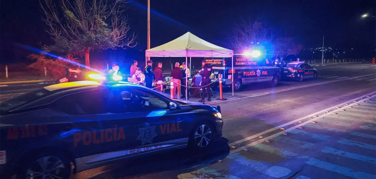 En conductores de vehículos particulares, de 0.09 a 0.25 miligramos se clasifica como aliento alcohólico, mientras que a partir de 0.26 miligramos se considera estado de ebriedad.