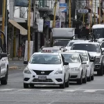 El líder de los taxistas señaló que muchos de sus agremiados no son sujetos de un crédito en las agencias de autos
