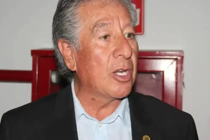 Éric Monroy manifestó que se debió optar por el perfil profesional y no por la amistad, y agregó que ya no es sorpresa que después de un nombramiento se renuncie a la militancia del partido en el poder.