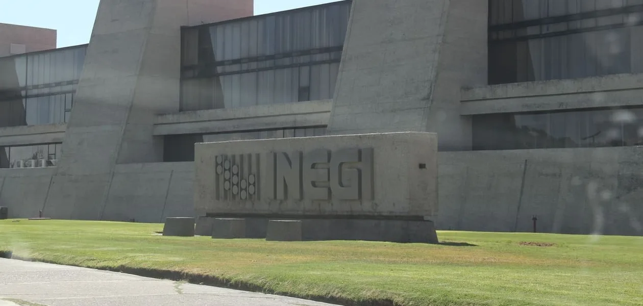 os resultados de la pobreza laboral en Aguascalientes se asocian a la suma del ingreso laboral mensual de las personas ocupadas del hogar, dividida entre el número de personas que lo conforman.