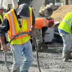 Se coloca pavimento hidráulico en la calzada oriente a la altura del fraccionamiento José Guadalupe Peralta Gámez