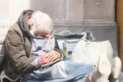 Abuelitos en total abandono