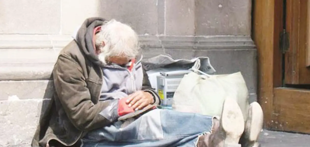 Abuelitos en total abandono