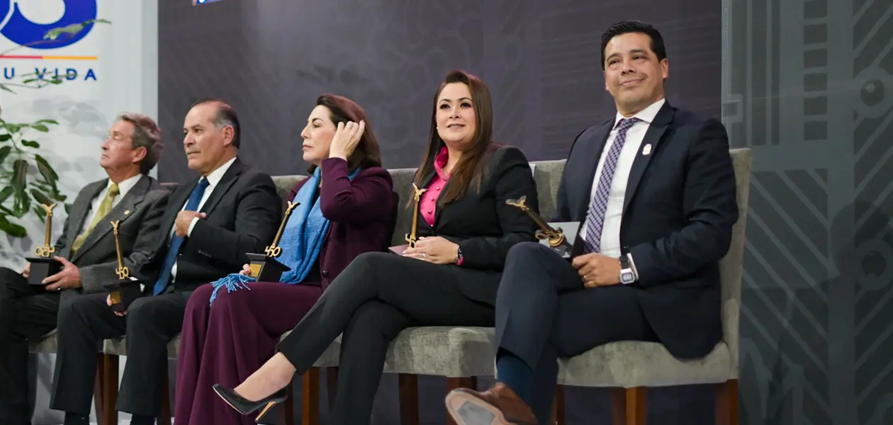 Ayuntamiento honra a ex-ediles con presea ‘Legado Municipal’